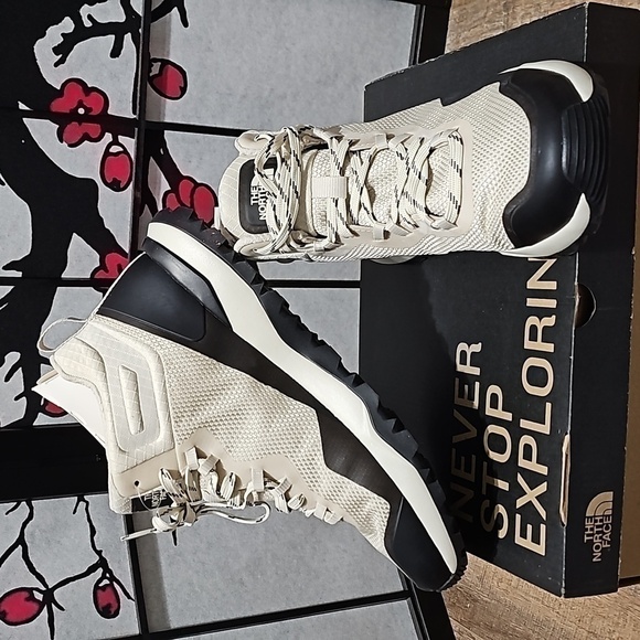 The North Face Activist Mid Futurelight Hiking Boots 11 NWB - Picture 1 of 9